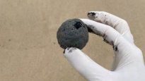 Equipos de limpieza trabajan para remover el elemento contaminante de las playas afectadas.&nbsp;