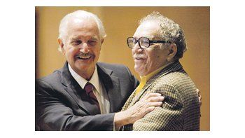 Con Gabriel García Márquez, otro integrante del legendario «boom», con quien (según dijo la semana pasada) ya no se hablaba demasiado.