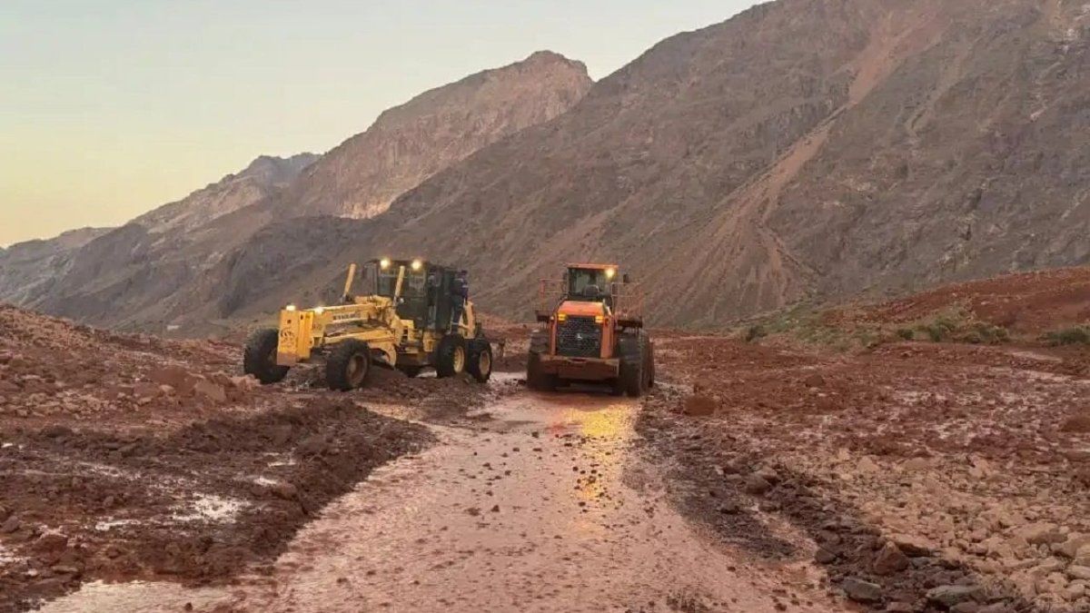 A strong storm in Chile left hundreds of Argentines stranded
