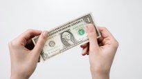 Mantener los dólares en buen estado es fundamental para su validez.