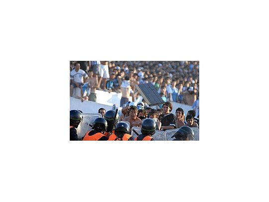 El sistema percibe movimientos anormales en una multitud.