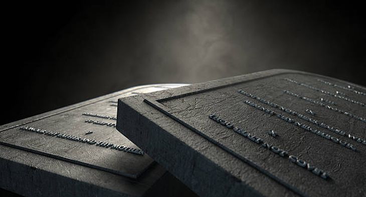 Biblia: la misteriosa piedra de los Diez Mandamientos que será subastada en más de 2 millones de dólares Biblia: la misteriosa piedra de los Diez Mandamientos que será subastada en más de 2 millones de dólares