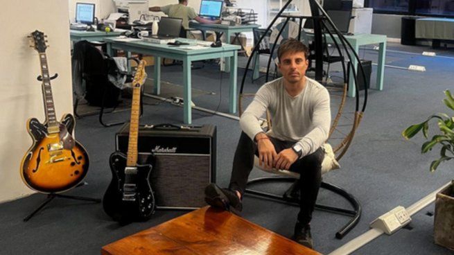 Darío Botte, las guitarras y la oficina de Trigal. Sus dos pasiones