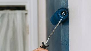 Distribuir los procesos de pintura en etapas y corroborar las condiciones climáticas permite prever tiempos y ajustar valores al bolsillo. Distribuir los procesos de pintura en etapas y corroborar las condiciones climáticas permite prever tiempos y ajustar valores al bolsillo.