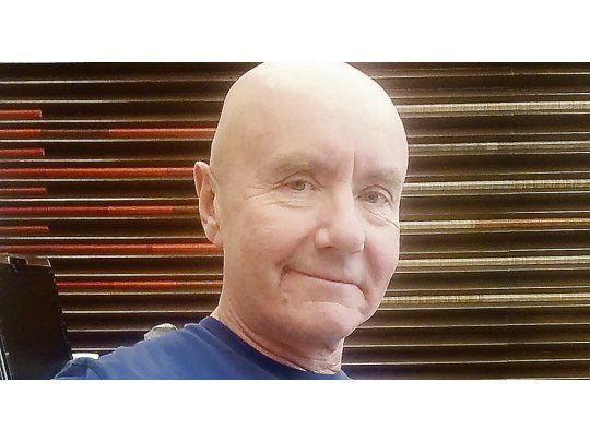 Welsh. “Siempre trato de provocarme a mí mismo antes que a los otros. Si no reacciono, sé que no voy a tener efecto en mis lectores.”