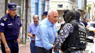 El ministro del Interior, Carlos Negro, confirmó la desarticulación de una organización criminal que intentaba cavar un túnel hacia un banco en Ciudad Vieja. El ministro del Interior, Carlos Negro, confirmó la desarticulación de una organización criminal que intentaba cavar un túnel hacia un banco en Ciudad Vieja.