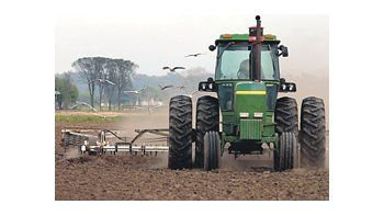El año 2010 terminará con ventas récord de maquinaria agrícola, que sumaron u$s 1.380 millones, de los cuales u$s 840 millones corresponden a máquinas producidas en el país.