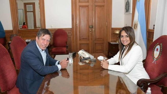 Ricardo Bussi y Sandra Orquera, en la gobernación de Tucumán.