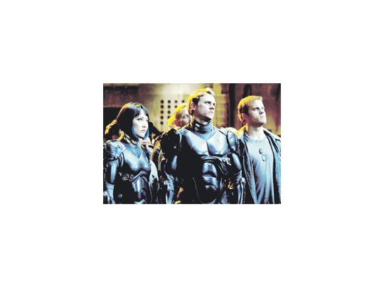 La combinación de un mismo director y director de fotografía amplifica el 3D a niveles que dan vértigo, por lo que sería una pena ver  “Titanes del Pacífico” en 2D.