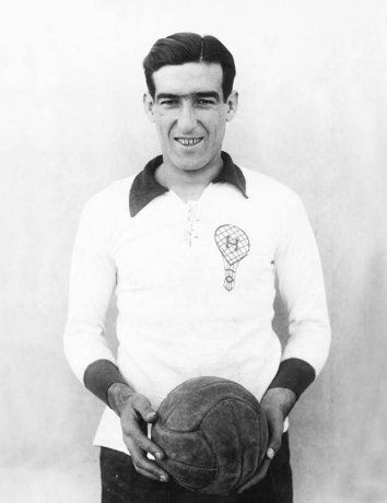 Cesáreo Onzari converted the first Olympic goal in the history of world football.