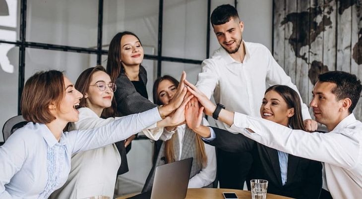 En ambos países, las encuestadas destacaron las redes de contactos y capacitaciones, entre los factores que potenciaron su carrera. En ambos países, las encuestadas destacaron las redes de contactos y capacitaciones, entre los factores que potenciaron su carrera.