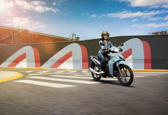 El análisis de los datos refleja que la marca que sigue liderando el mercado del usado con comodidad es Honda, con el 27% de las operaciones, triplicando a Yamaha con un 9%, que supera con amplitud a Motomel, con 7%, y a Zanella con el 6%. 