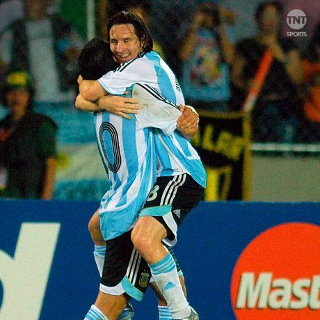 Festeja la pelota: Messi y Riquelme cumplieron años y los saludaron por ...