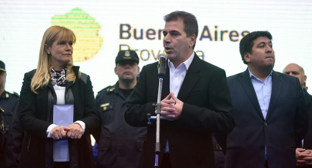 Ritondo participó de la entraga de móviles y motos 0 km