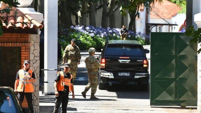 Un joven soldado de 21 años fue halaldo sin vida en la Quinta de Olivos.