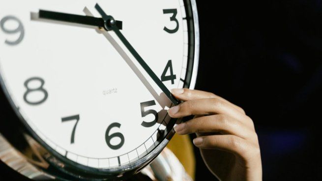 El domingo los europeos deben ajustar sus relojes.