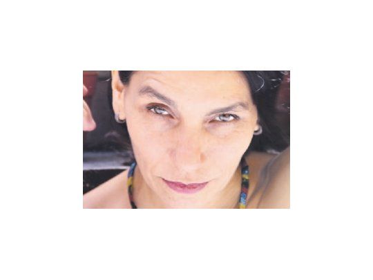 Casandra Da Cunha presenta “Rio Hermético” en el Fernández Fierro: “No musicalizamos una historia sino que fue a la inversa. La música guió la historia que constituye nuestro espectáculo”.
