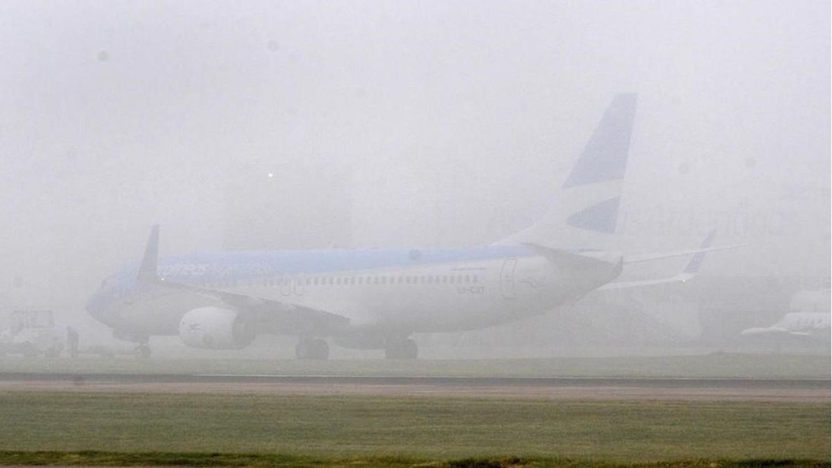 Espera en Aeroparque: 22 vuelos fueron demorados o desviados por la niebla