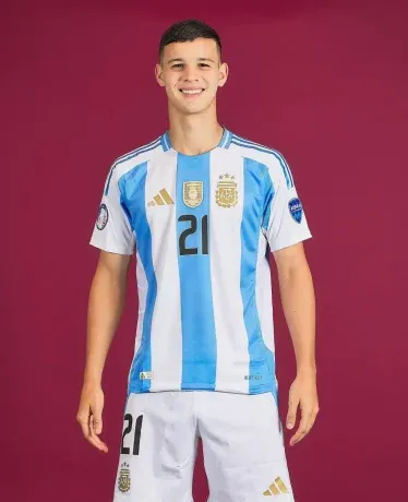 Valentín Carboni Carboni inherited the number 21 shirt, which Paulo Dybala used in Qatar 2022