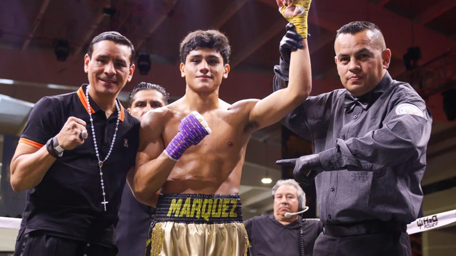 Aaron Màrquez, el sobrino de Juan Manuel Márquez debutó&nbsp; en el boxeo profesional, ganando su primera pelea por nocaut en el primer round.