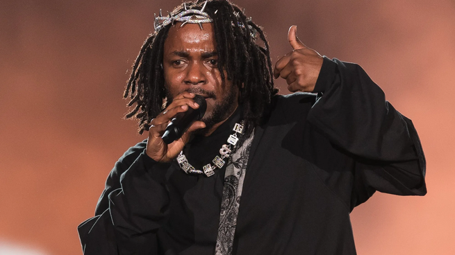 Kendrick Lamar es uno de los artistas más escuchados globalmente y su fortuna alcanza numeros de nueve cifras.
