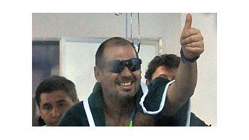 El segundo minero rescatado, Mario Sepúlveda, fue el único que habló ante la prensa luego de salir del yacimiento San José