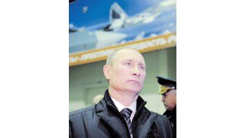 Vladimir Putin, que ayer visitó una fábrica de aviones, quiere volver al poder disuasorio que le daba el protagonismo armamentístico a la desarticulada URSS.