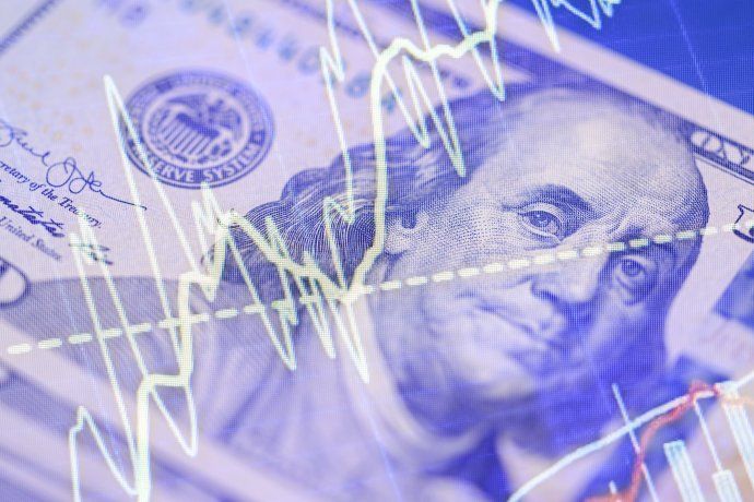 "La volatilidad preelectoral existe y puede continuar, pero el superávit fiscal es un ancla poderosa", sostiene Etchebarne. "La volatilidad preelectoral existe y puede continuar, pero el superávit fiscal es un ancla poderosa", sostiene Etchebarne.