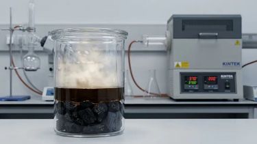 China avanza con un material carbonoso obtenido de residuos agrícolas y forestales que permite producir bioaceite, generar biochar y capturar carbono.