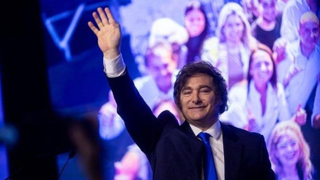Financial Times destacó la recuperación del peso argentino tras la victoria de Milei.