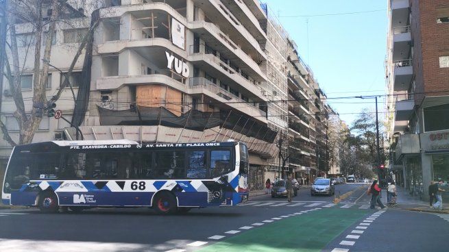 Obra en construcción sobre la avenida Santa Fe, en el barrio porteño de Palermo, una de las zonas donde más se encarecieron los costos de edificación por la presión impositiva y el valor del suelo