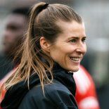 Marie-Louise Eta, primera entrenadora en dirigir un equipo masculino. Marie-Louise Eta, primera entrenadora en dirigir un equipo masculino.