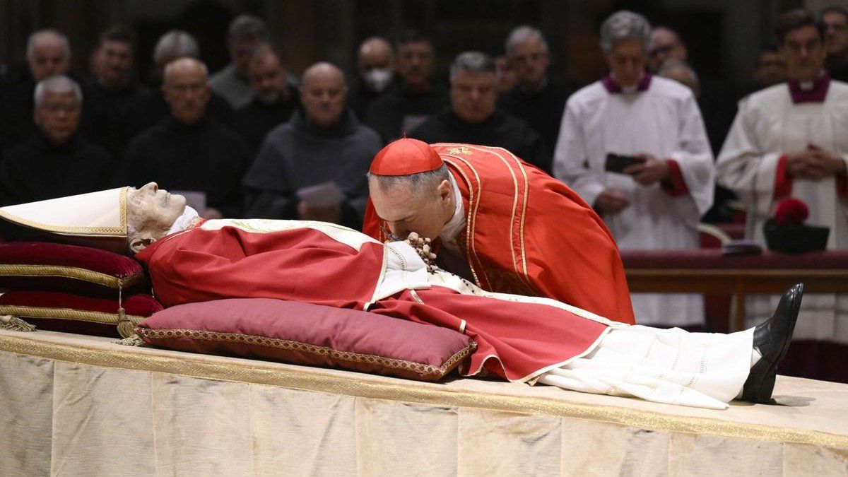 More than 65,000 people bid farewell to Benedict XVI in St. Peter’s Basilica