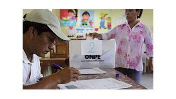 Los peruanos eligieron a 12.484 autoridades en 25 regiones.