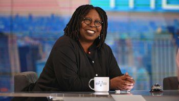 suspenden a whoopi goldberg de su programa tras sus comentarios sobre el holocausto