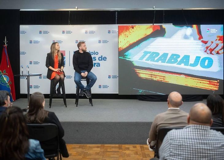 El Intendente de Lomas de Zamora, Federico Otermín, y la Jefa de Gabinete, Sol Tischik, lanzaron este miércoles Empleo Lomas. El Intendente de Lomas de Zamora, Federico Otermín, y la Jefa de Gabinete, Sol Tischik, lanzaron este miércoles Empleo Lomas.