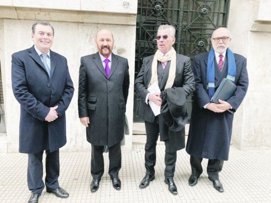 táctica. Los gobernadores de Santiago del Estero, Gerardo Zamora, y de Formosa, Gildo Insfrán, estuvieron hace una semana junto con funcionarios provinciales en la audiencia en la Corte con ministros de Mauricio Macri.