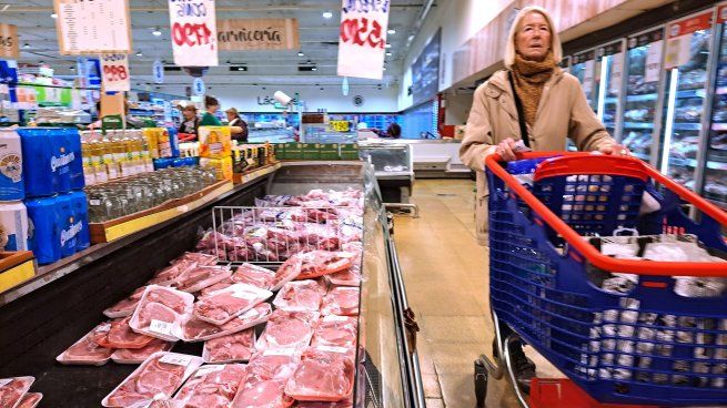 Las ventas en los supermercados mostraron un retroceso mensual del 0,4%.