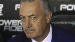 Debt. Gustavo Alfaro will resort to the TAS so that the Ecuadorian Football Federation pays him what he owes. Debt. Gustavo Alfaro will resort to the TAS so that the Ecuadorian Football Federation pays him what he owes.