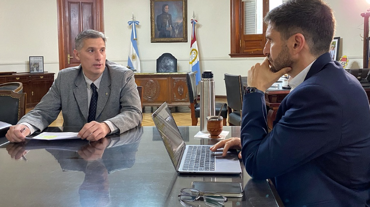 El ministro de Economía de Santa Fe, Pablo Olivares, junto al gobernador Maximiliano Pullaro. El ministro de Economía de Santa Fe, Pablo Olivares, junto al gobernador Maximiliano Pullaro.