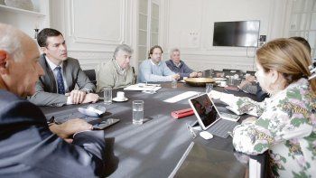 Tercera vía. Lavagna se reunió ayer con Juan Manuel&nbsp; Urtubey y Graciela Camaño para planificar la campaña de cara al 27 de octubre. Apuntan a sumar votantes descontentos con Macri tras el resultado de las PASO.