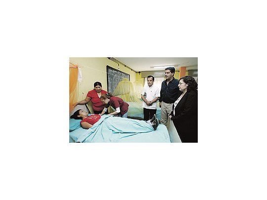 Ocaña recorrió ayer los centros de salud de Chaco para monitorear las tareas de prevención y aislamientode los enfermos contagiados.