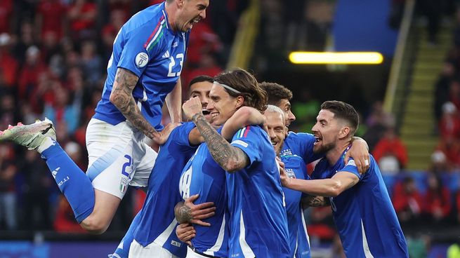 Italia sufrió, pero debutó en la Eurocopa con una victoria.
