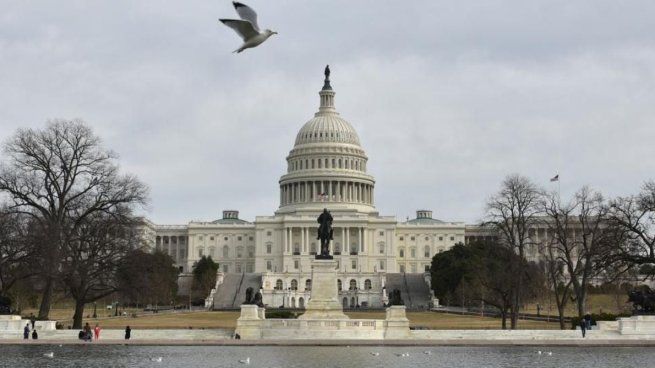 El Senado aprobó por mayoría el acuerdo que busca terminar con el cierre más largo en la historia del Gobierno estadounidense.