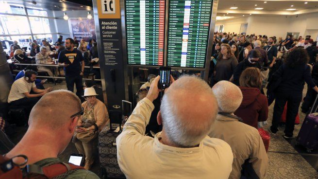 Mientras ATEPSA afronta una nueva jornada de protestas, el Gobierno presentó una denuncia penal contra los controladores aéreos.