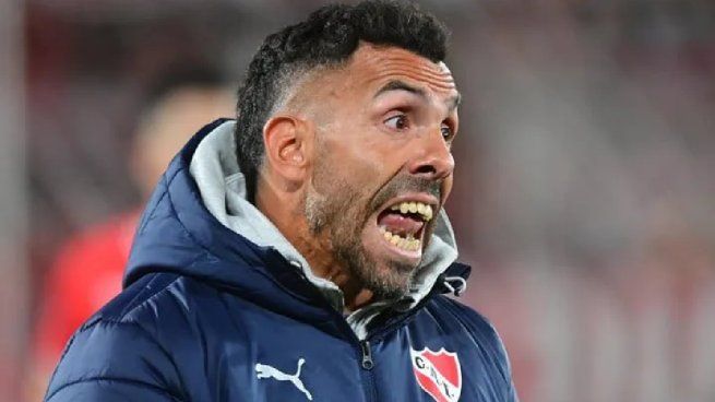 ¿Carlos Tevez vuelve a dirigir en el fútbol argentino?