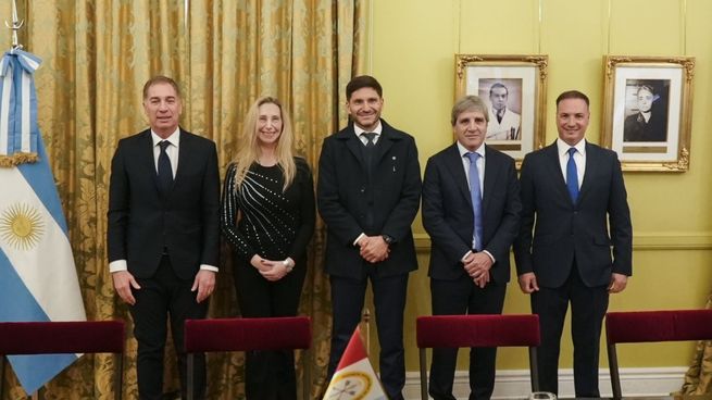 Diego Santilli, Karina Milei, Maximiliano Pullaro y Luis Caputo se volverán a ver en Rosario.