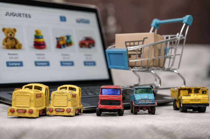 Las compras de juguetes también se trasladan al canal digital, con familias que buscan precios, promociones y variedad a través de plataformas online. El comercio electrónico representa cerca del 25% de las ventas del sector