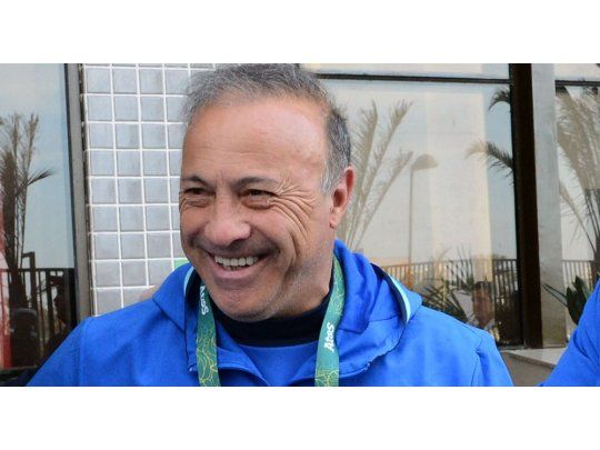 Olarticoechea pilotea la nave del fútbol en medio de la tormenta de AFA.