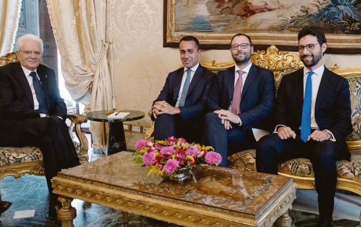 RESPIRO. El presidente Sergio Mattarella mantuvo consultas con los líderes del populista Movimiento Cinco Estrellas, Luigi Di Maio, Stefano Patuanelli y Francesco DUva.